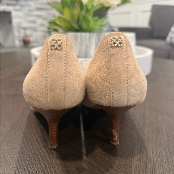 Coach suede heels in tan, gold leather insoles size 7.5b - Picture 4 of 5